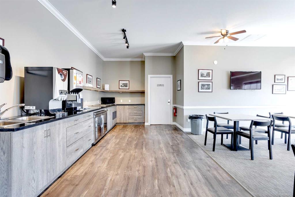 breakfast lounge