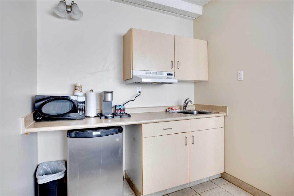 Queen Kitchen Suite