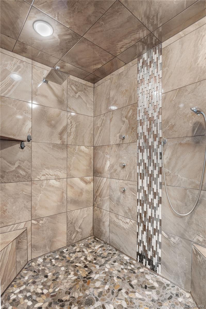 360 degree shower with HEATED FLOORS!!