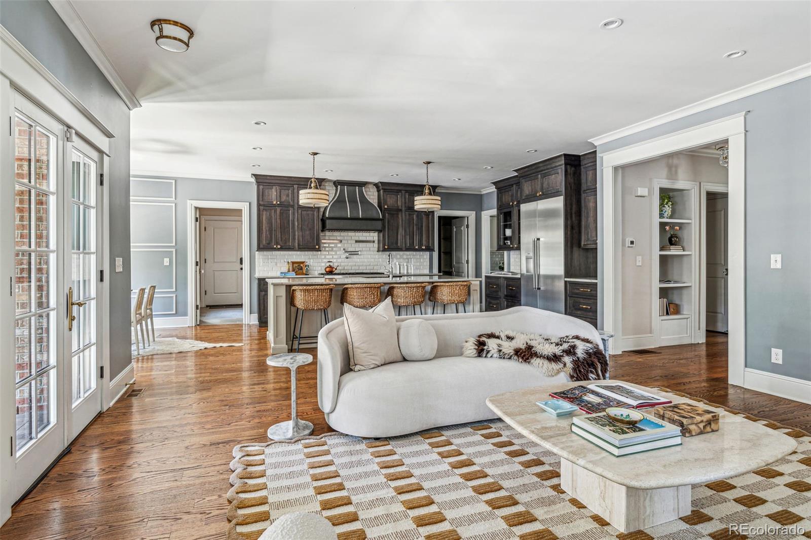 Wide open flow from kitchen to family room