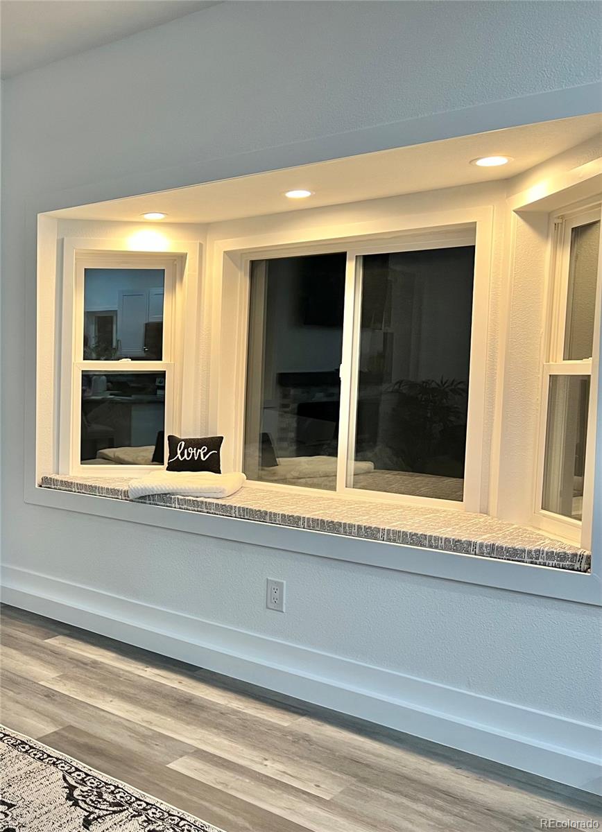 Bay window with recessed lights!