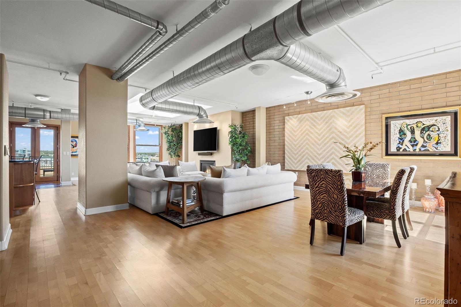 Second living room with dining room