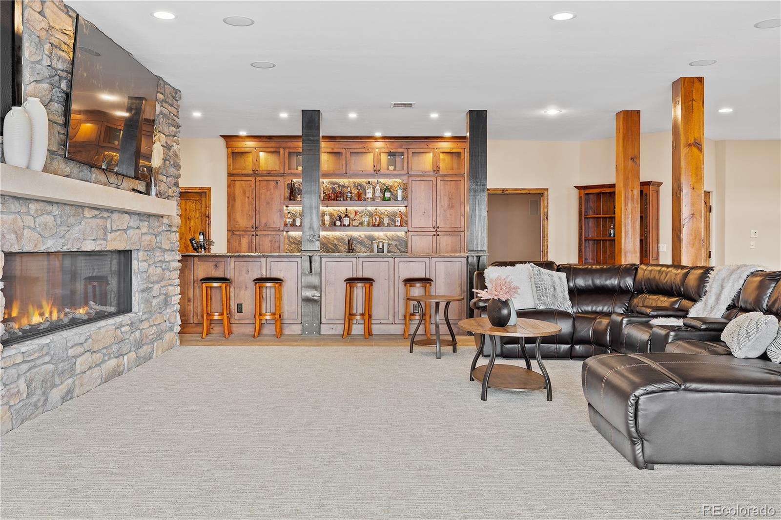 Wonderful bar for entertaining family and friends!