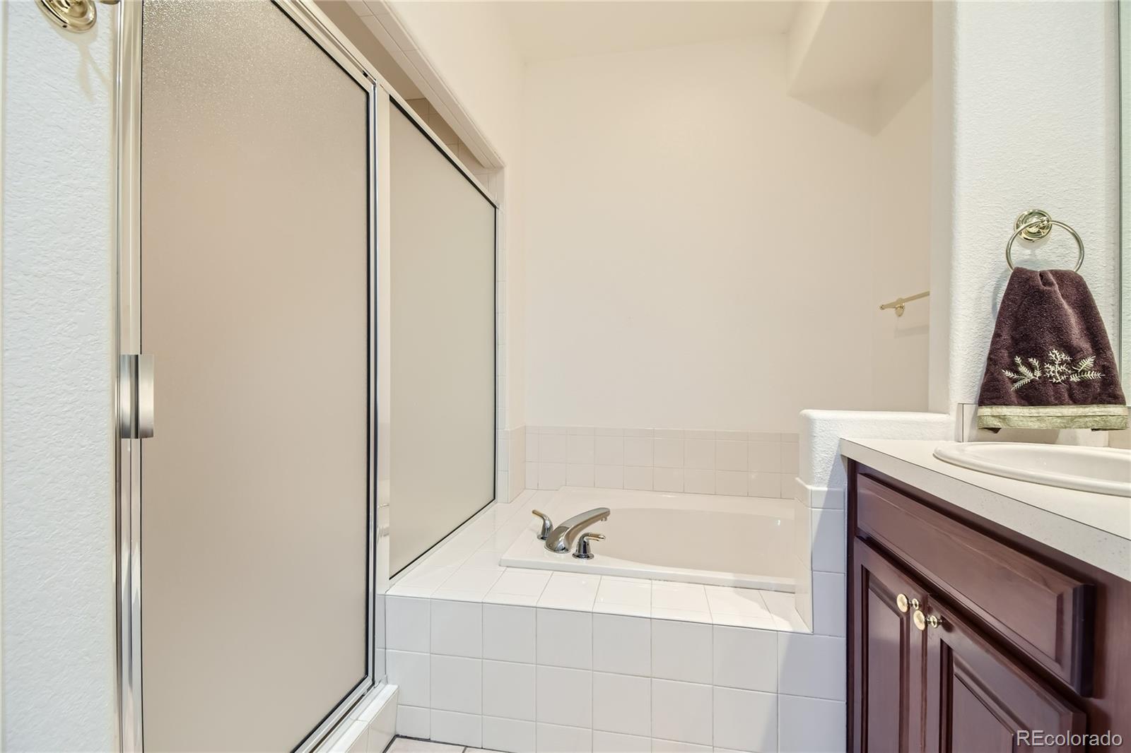 Oversized shower and tub in primary bathroom