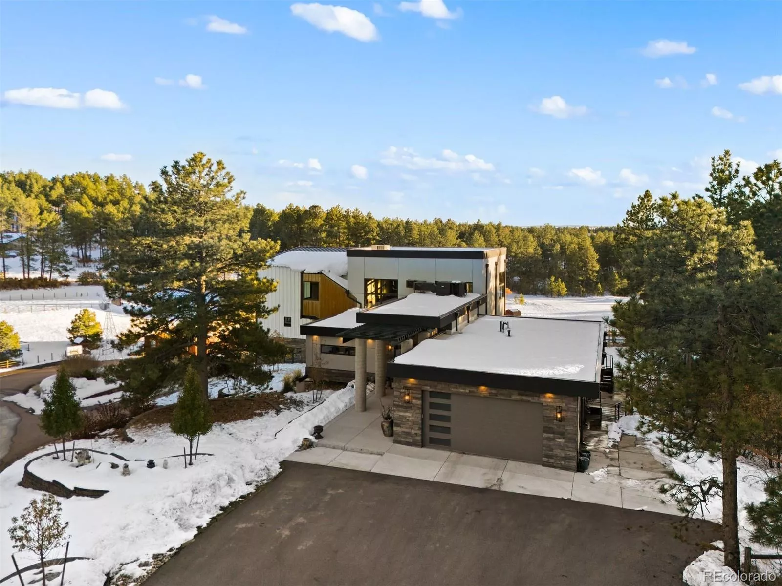 A masterpiece residence of industrial architecture, showcasing steel, concrete, and glass elements.