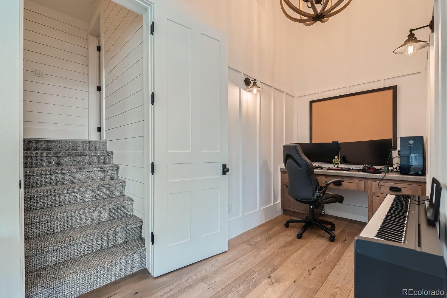 Upstairs Bedroom Office Nook