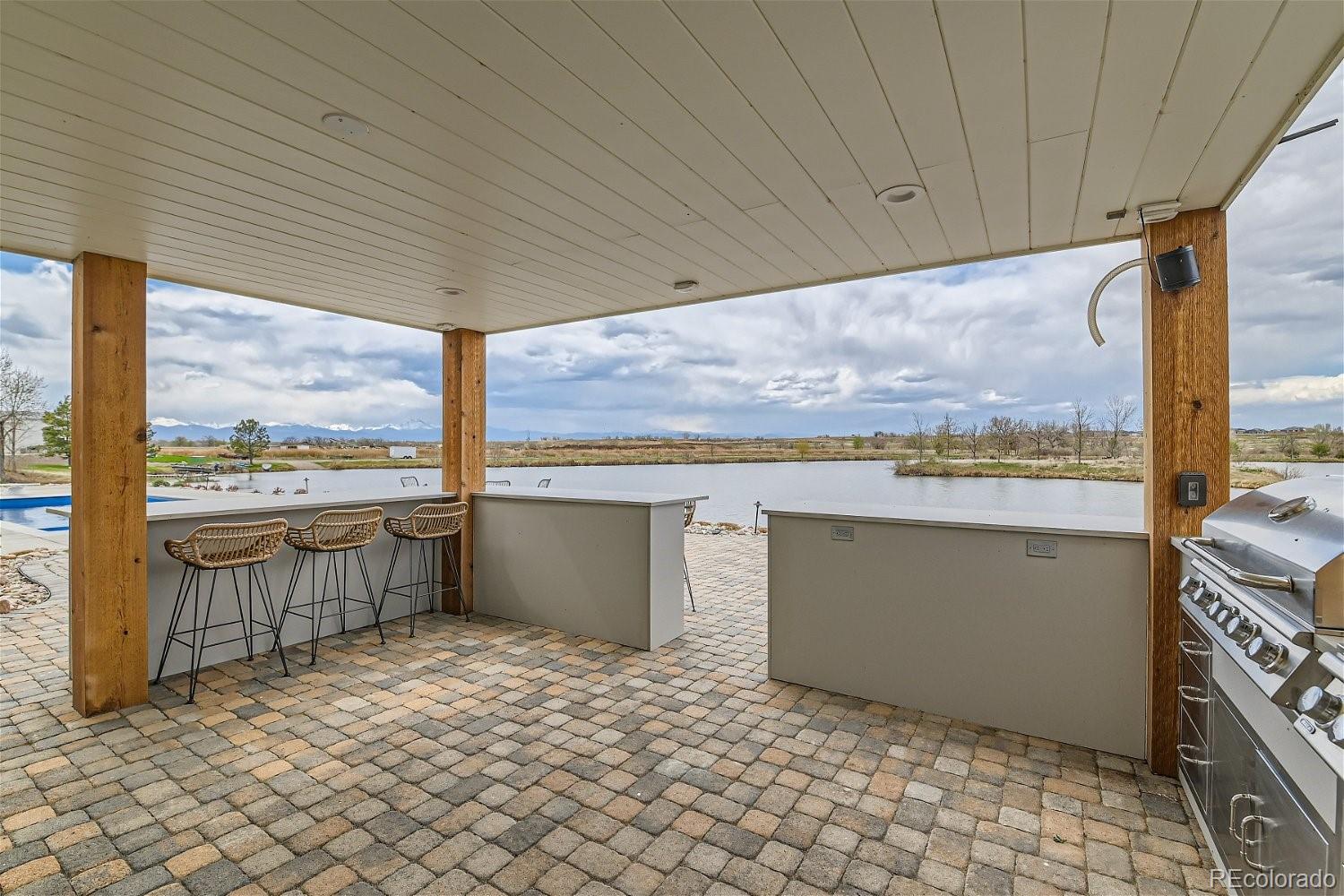 Outdoor Kitchen