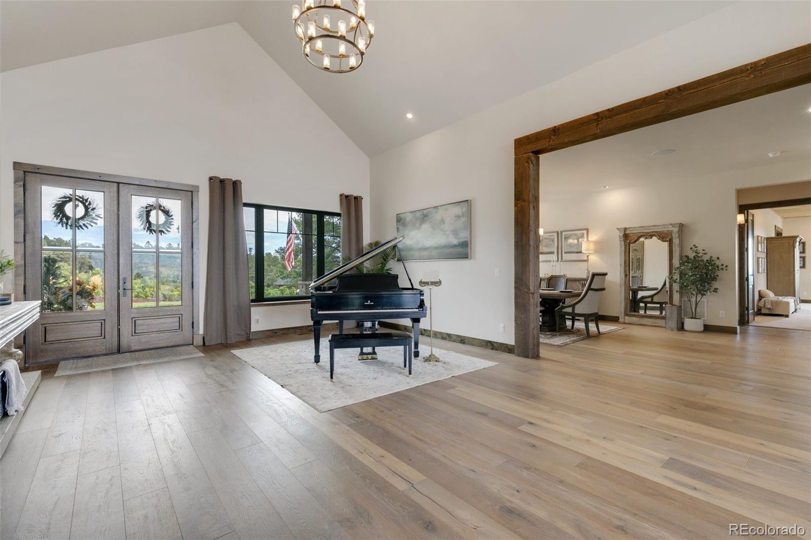 18. 6 ft vaulted ceilings; engineered hardwood floors