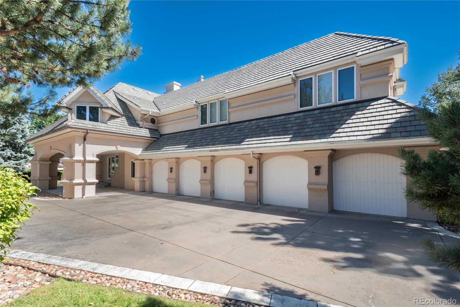 5 car garage plus porte cochère