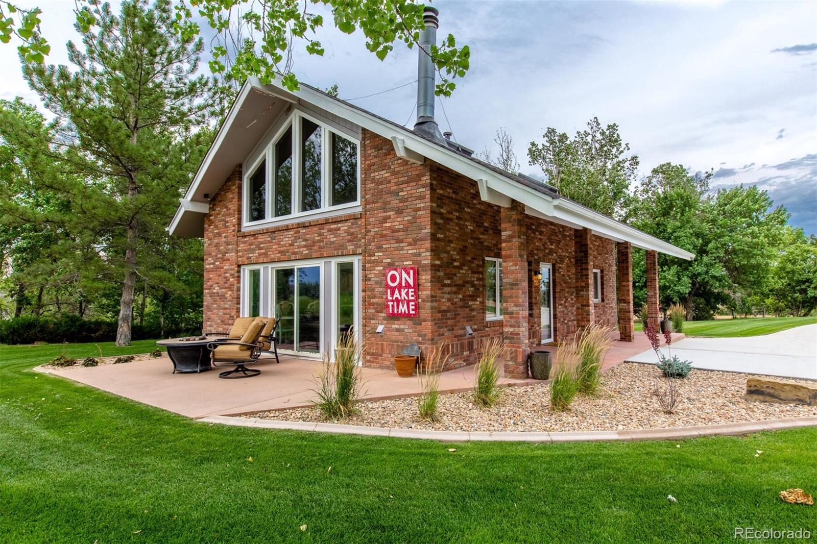 Separate from the main house, the "Lake House" provides the perfect place for grown kids, in-laws, out of state guests or on-site help, like an au-pair. Fully autonomous from the main house, this self-sustaining and private retreat make this estate truly s