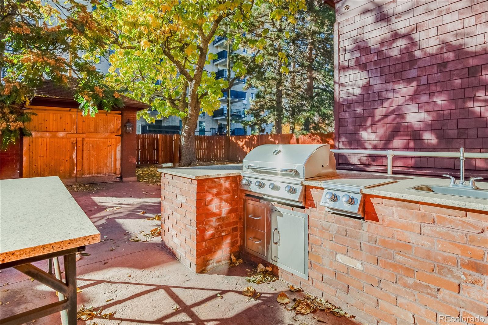 outdoor grill station, wet bar, extra griddle