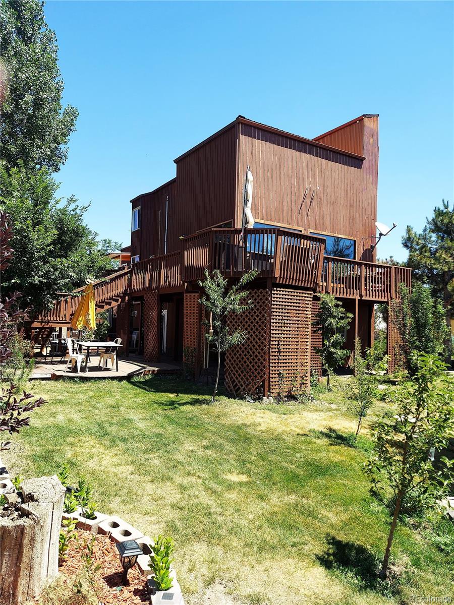 Lots of deck space and great for entertaining!