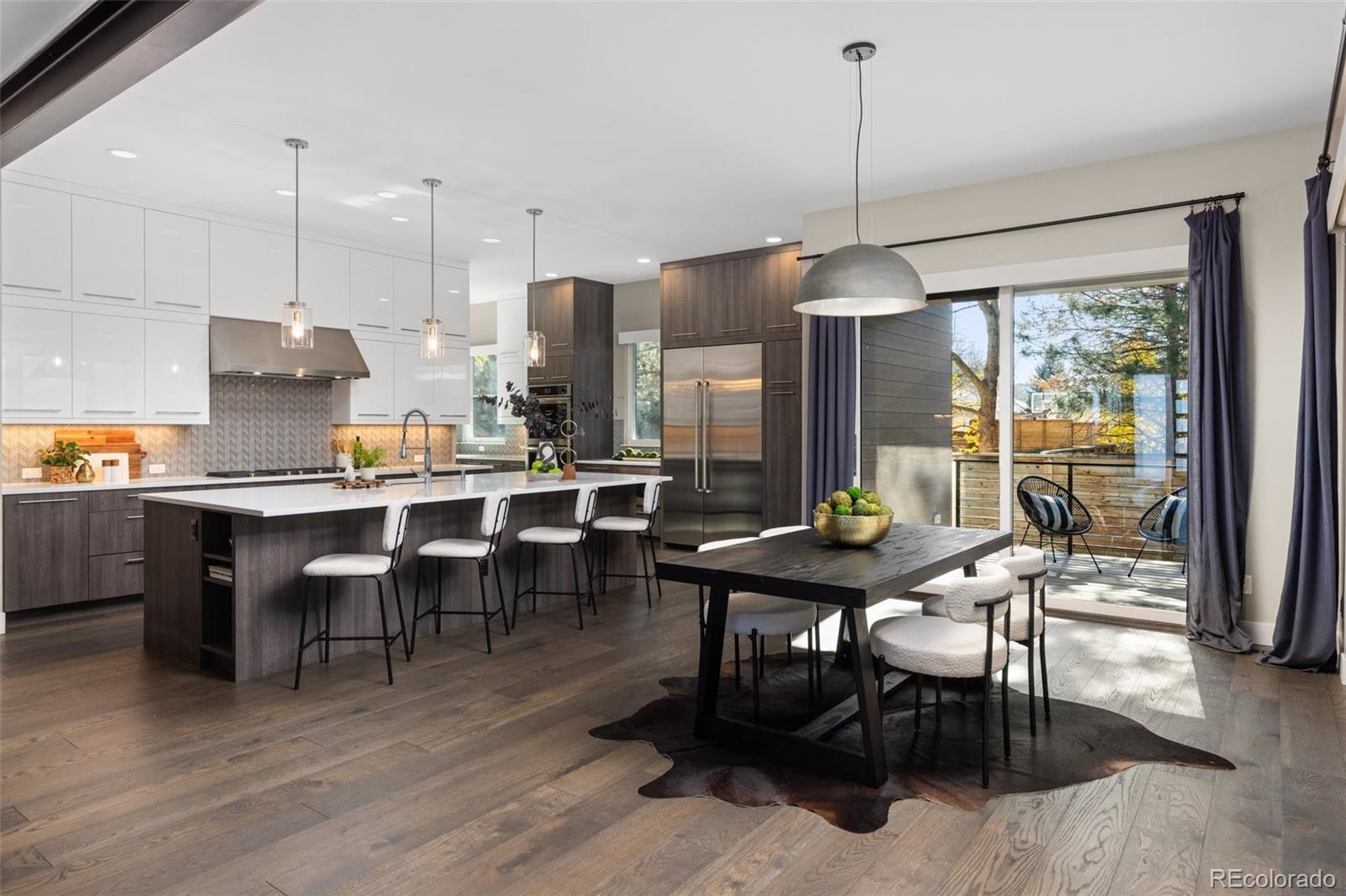 Kitchen Dining Area perfect for Entertaining