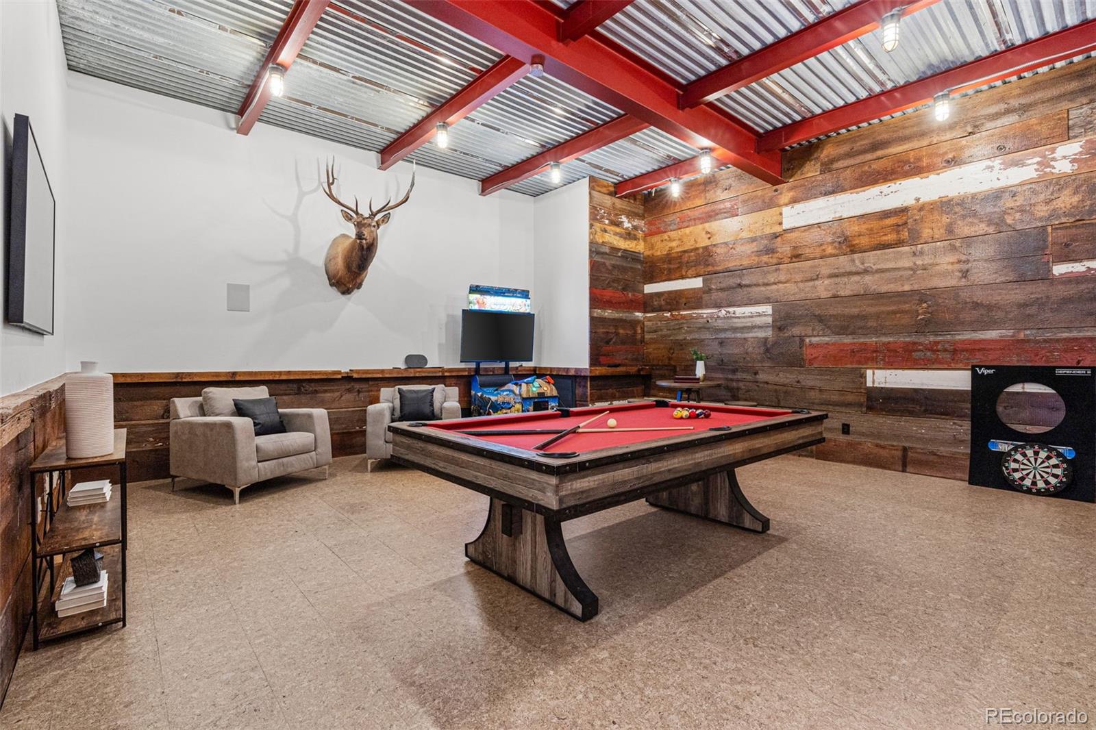 Game Room or Gym w/ 14' Ceilings