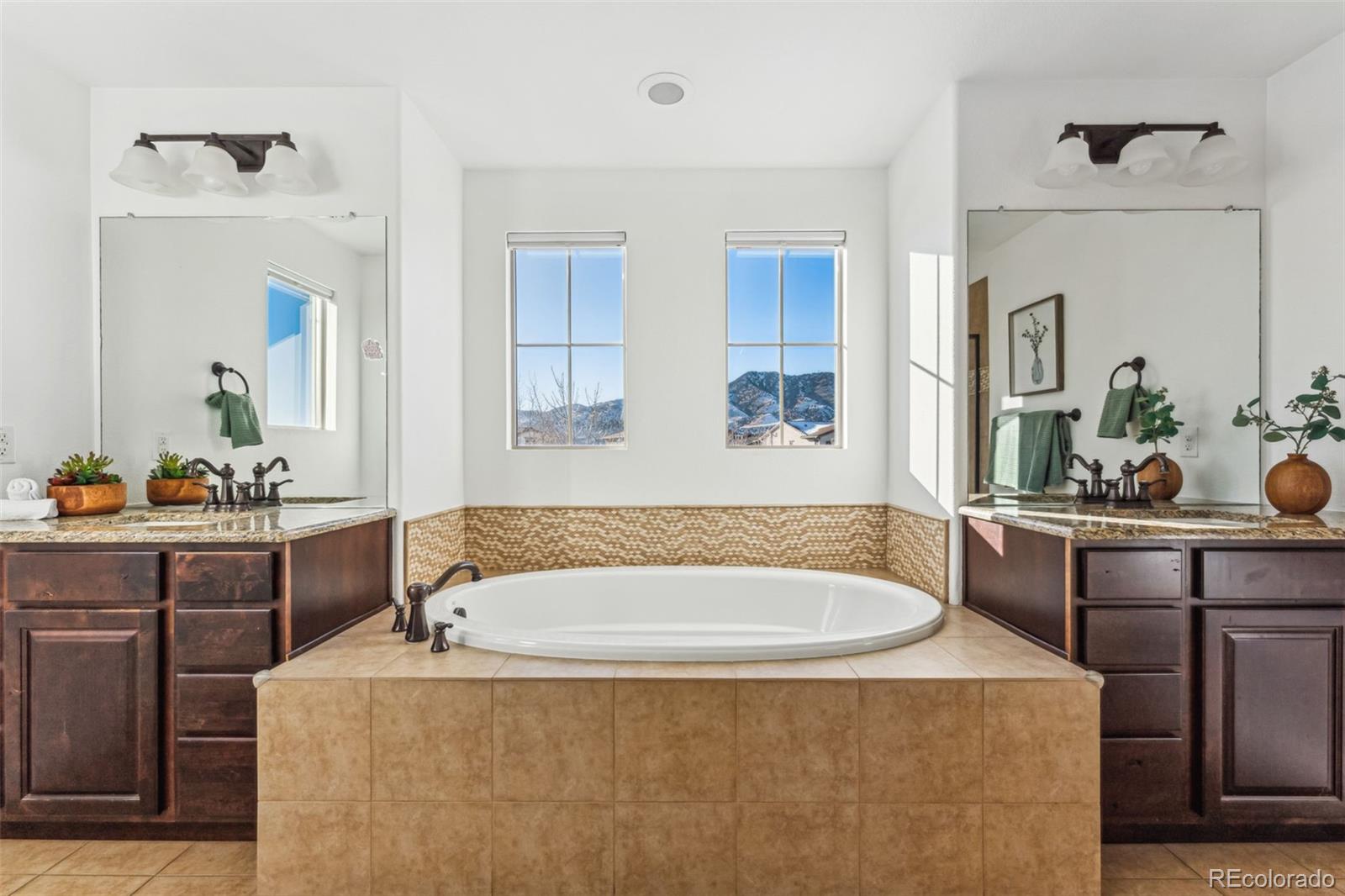 Primary bath with 2 vanities, soaking tub and shower