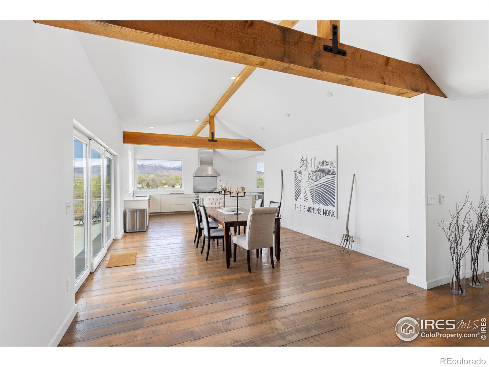 Dining Area leading to the Kitchen