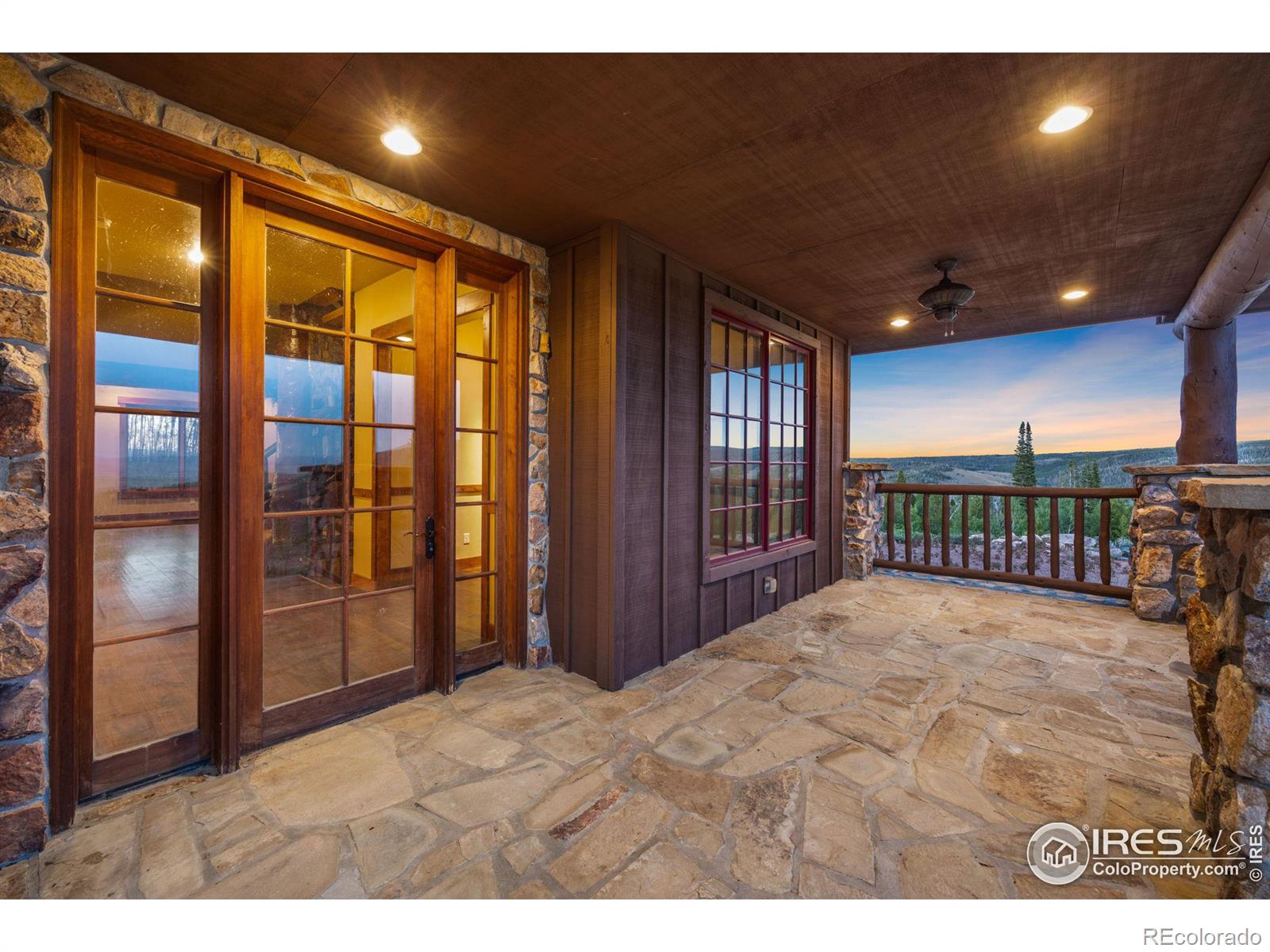 Front porch of the lodge and its entryway