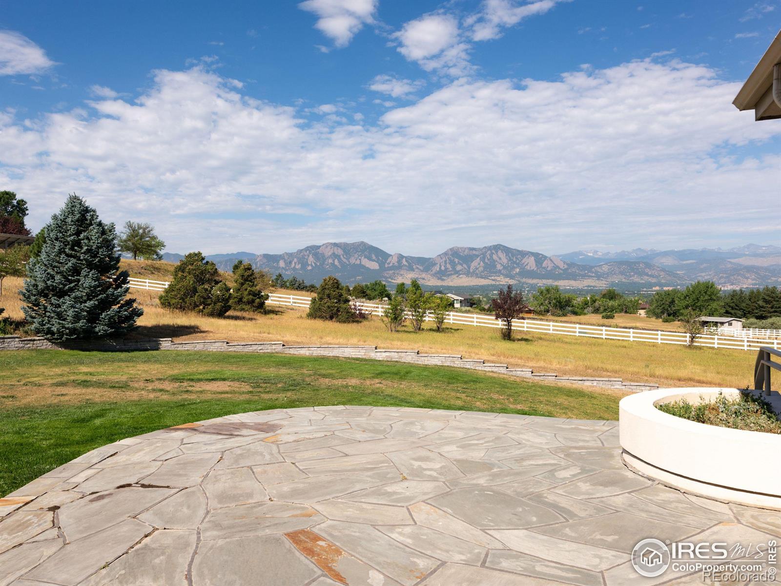 Views, Views and Views  Outdoor Flagstone Patios