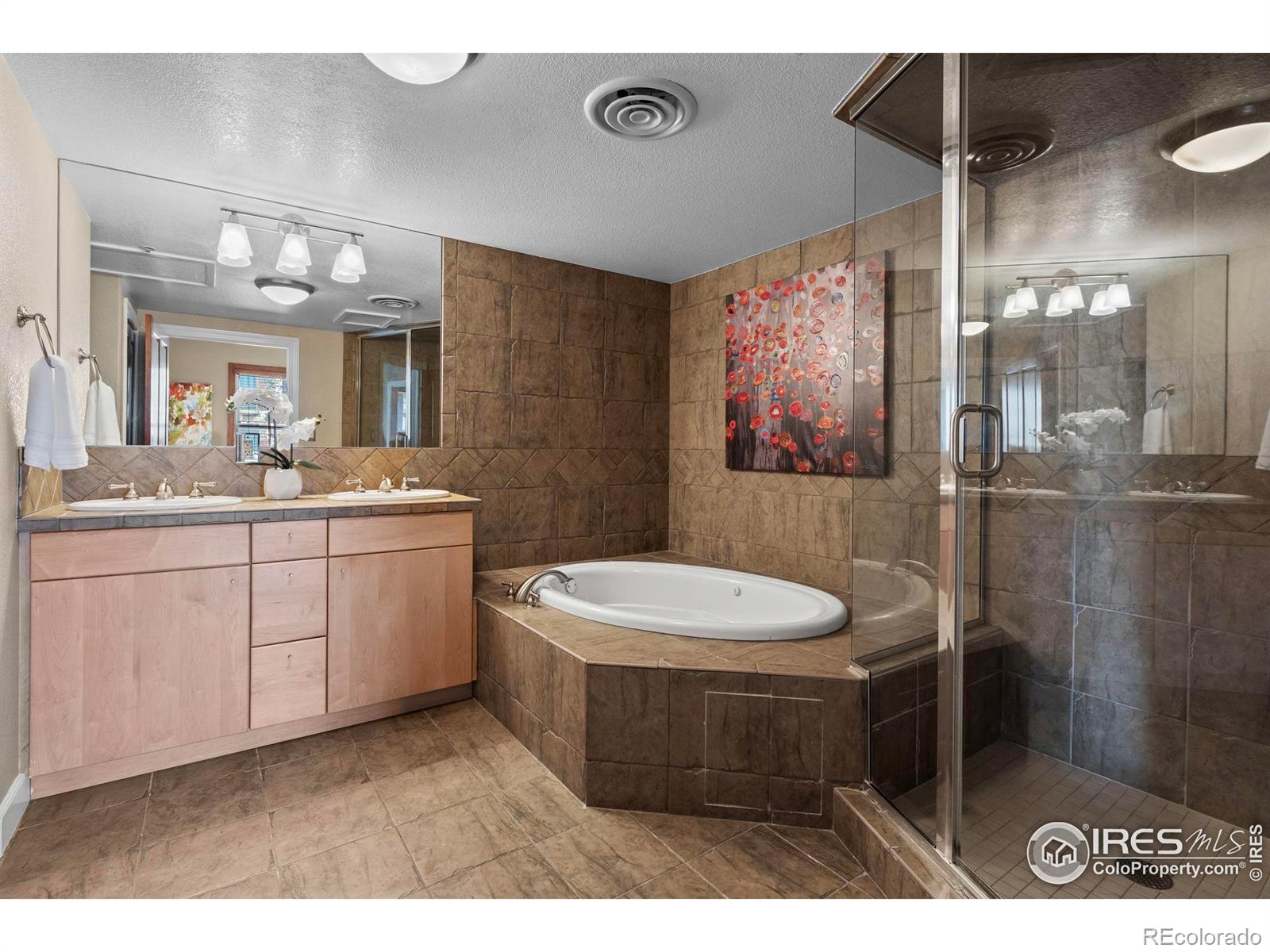 Beautifully finished full Bath with steam shower