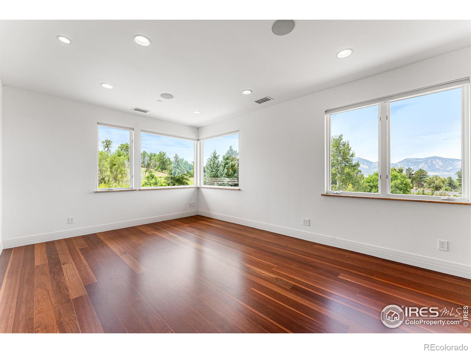 Upstairs bedroom with Front Range views