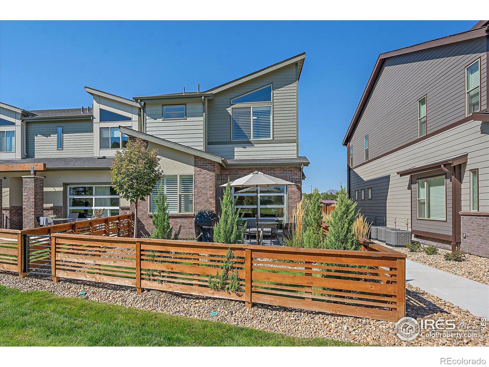 Enclosed Patio & Courtyard