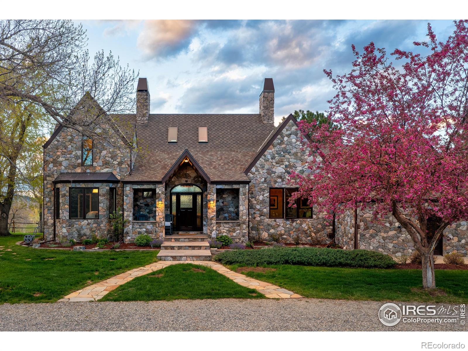 Refined Rustic meets England garden estate. Enter to open space views, glistening water, blooming abundance