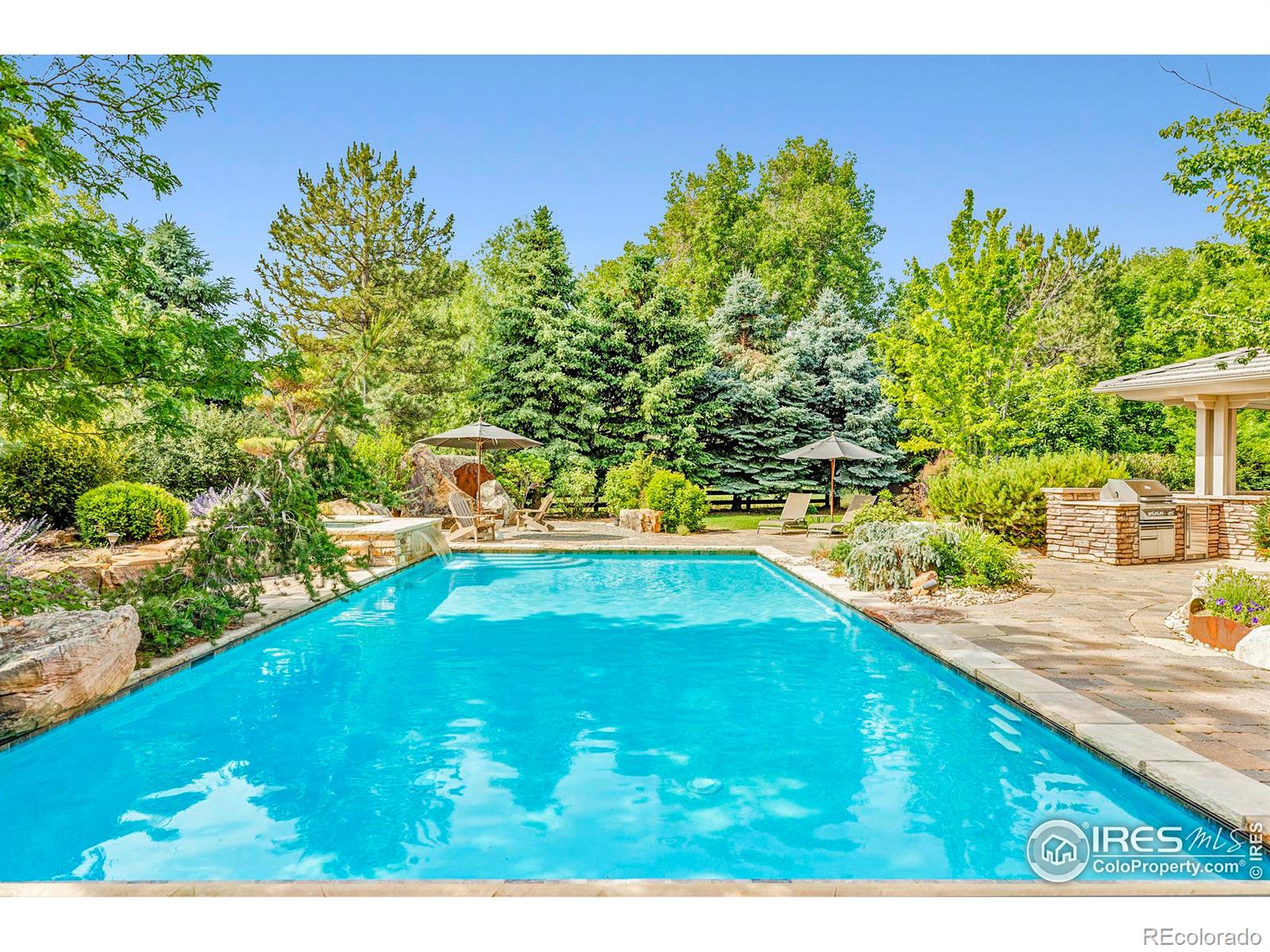 Sparkling pool and hot tub.