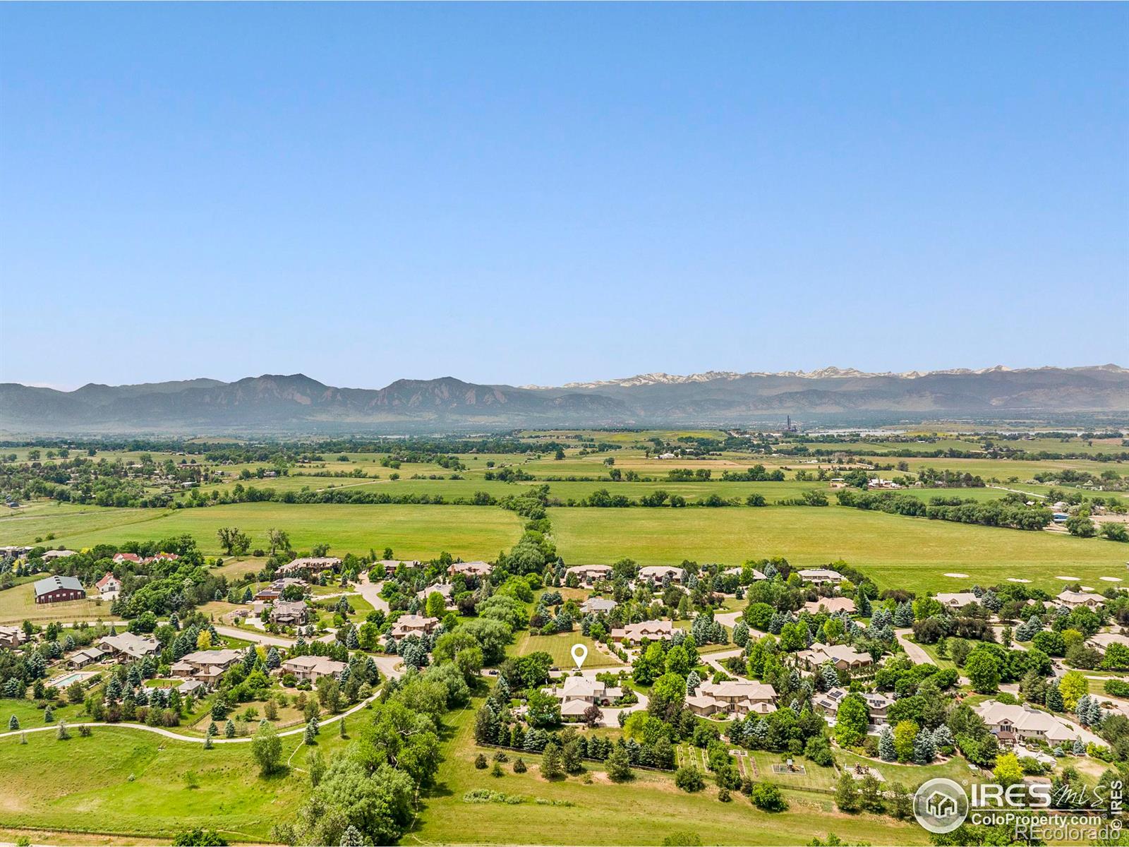 This peaceful location is minutes from fantastic downtown Boulder, plus top rated Louisville, and Lafayette amenities. Enjoy access to 147-acre Waneka Lake, the Coal Cree/Rock Creek Regional Trail System, golf, and top-rated Boulder schools.