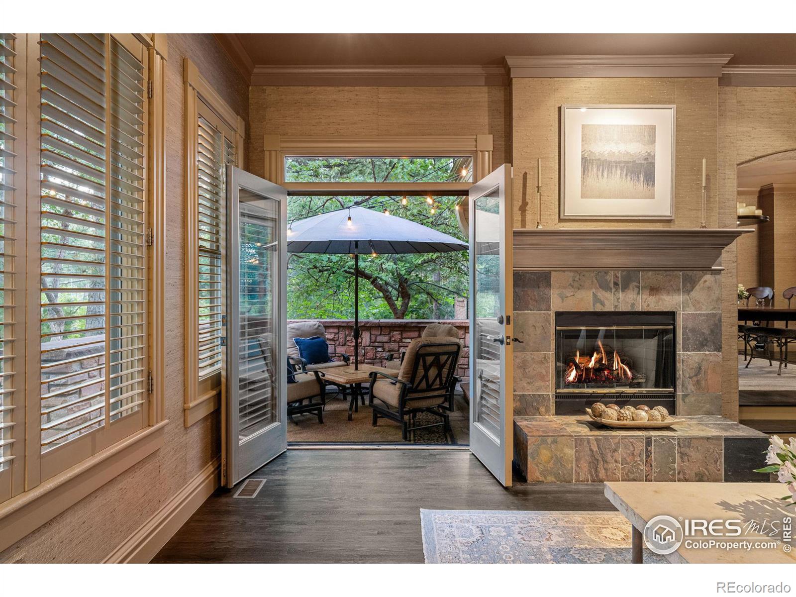 The front patio facing the mountains.