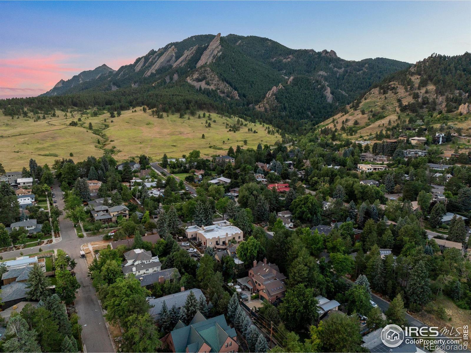 Just a minutes walk from famous Chautauqua Park and the Boulder flatirons.