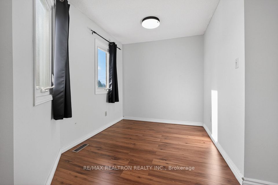 Den like space in primary bedroom