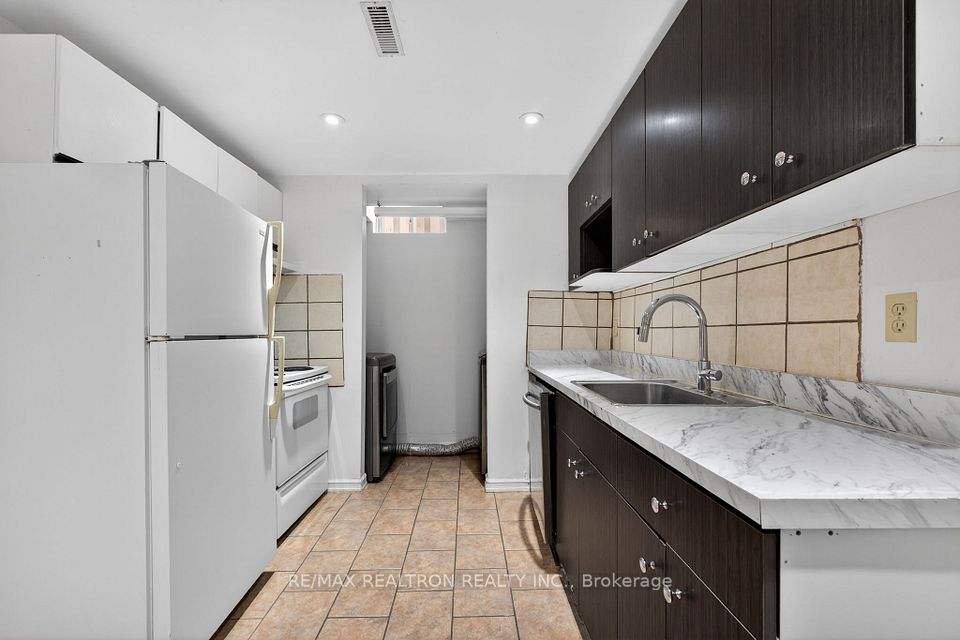 Basement kitchen & laundry
