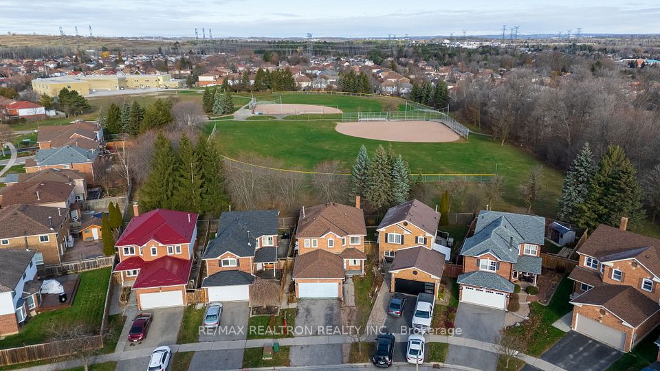 Backs onto a park and no neighbours in the back