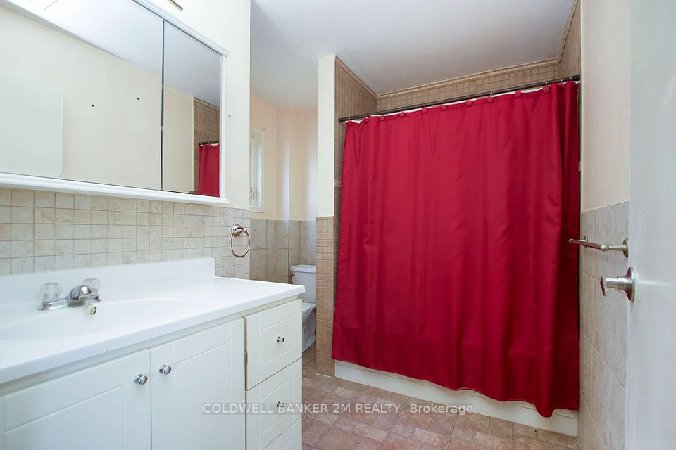 Spacious Main Floor 4 Piece Bathroom.