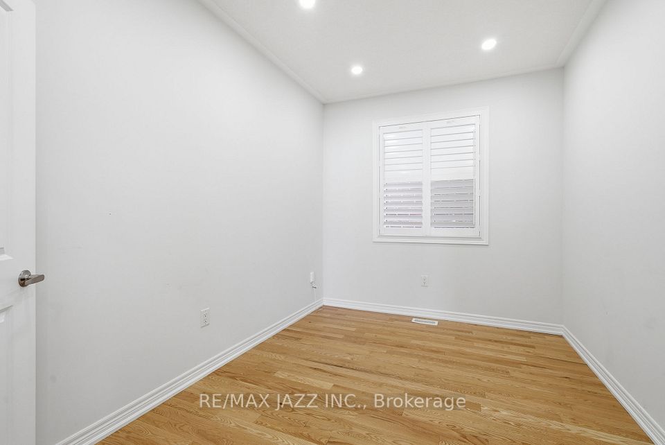 E12851802/E12851802-15.jpg