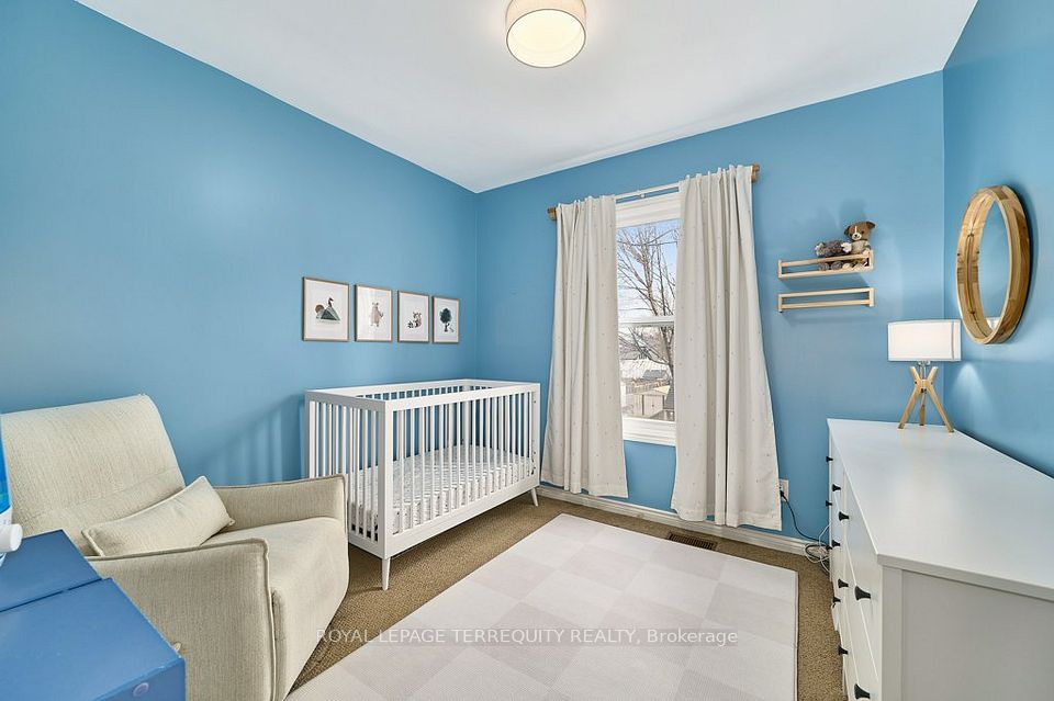 Exclude curtain and rod in childs bedroom