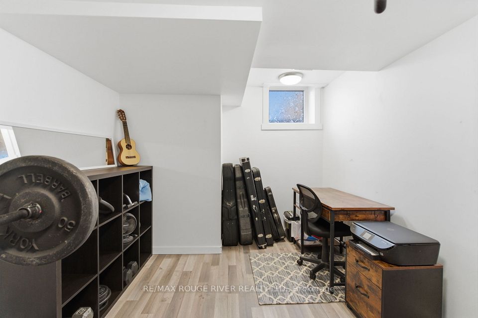 E13001610/E13001610-39.jpg