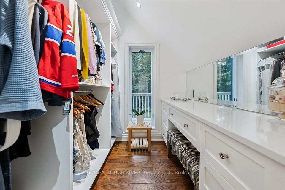 DRESSING ROOM