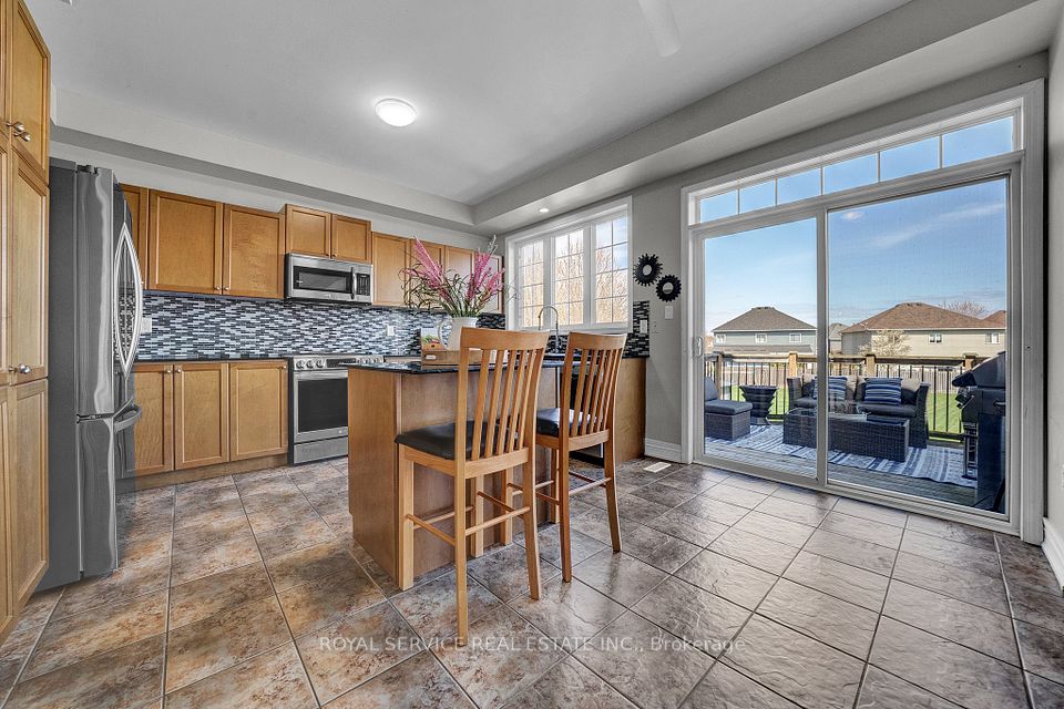 Large Eat In Kitchen w/ Patio Access