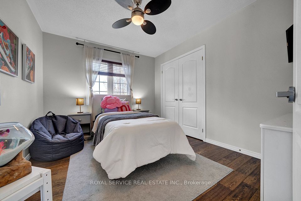 3rd Bedroom hardwood floors, Dbl Closet