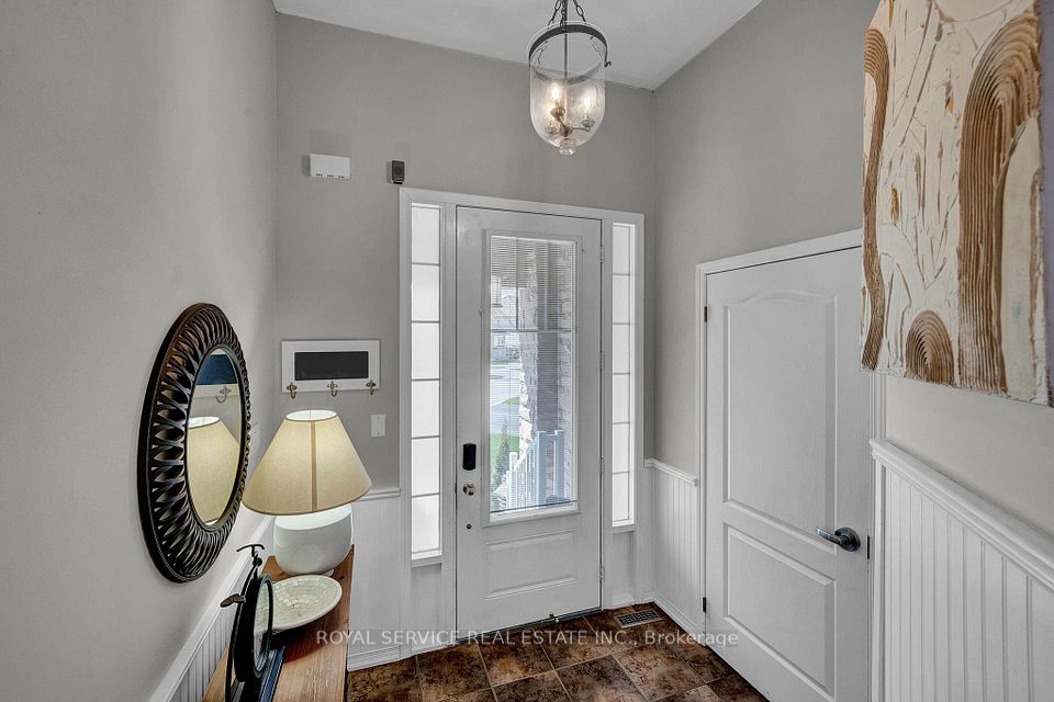Large Foyer with Closet - Soaring Ceilings