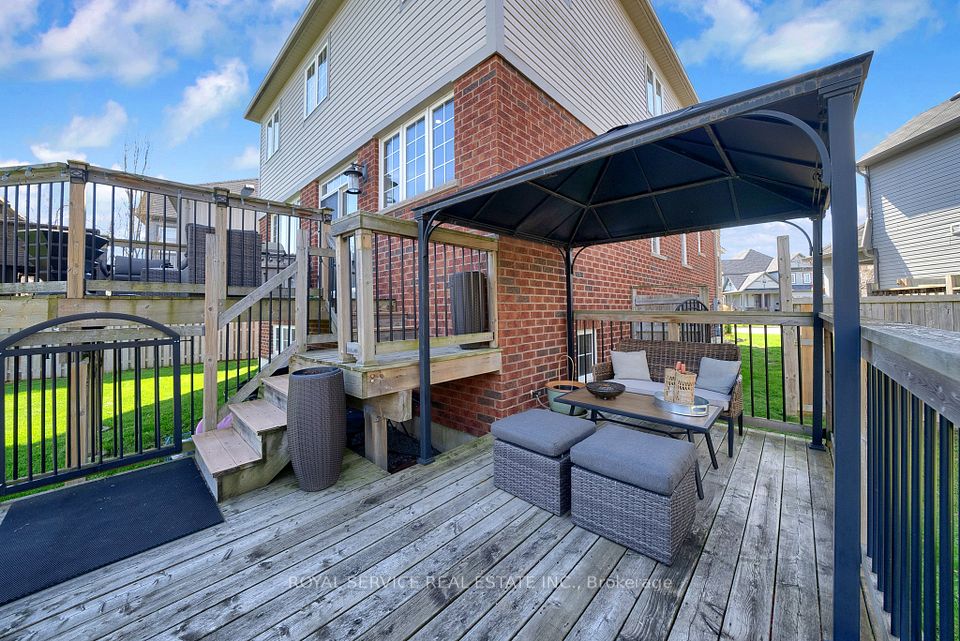 Lower Deck, covered with Gazebo, private