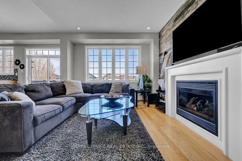 Huge Windows & Lots of natural light