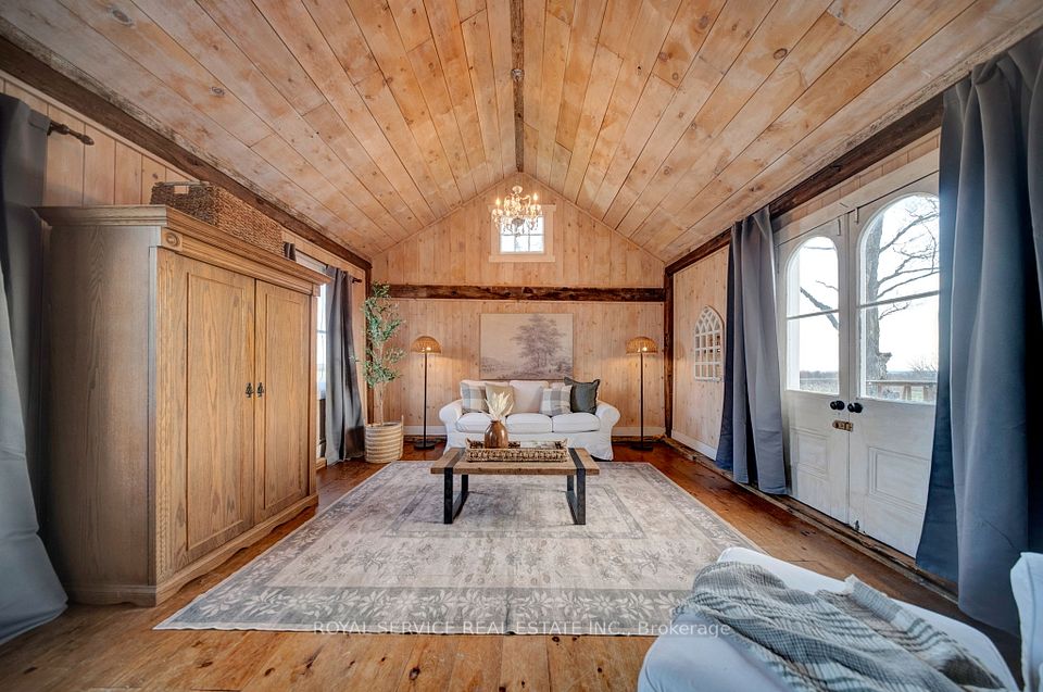 Great Room with vaulted ceilings