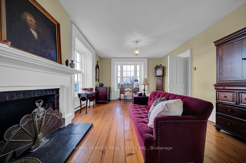 Formal Living Room with Fireplace (aesthetic only)