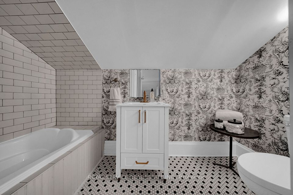 Shared 4 Piece Washroom on 2nd Floor