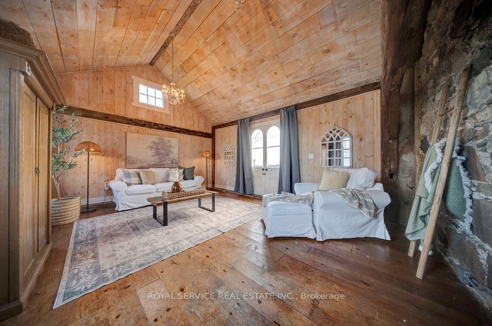 Flexible space with walkout to deck & mudroom