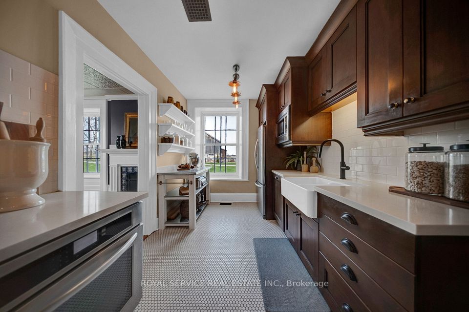 Caesarstone Counters & Dedicated Stainless Counter