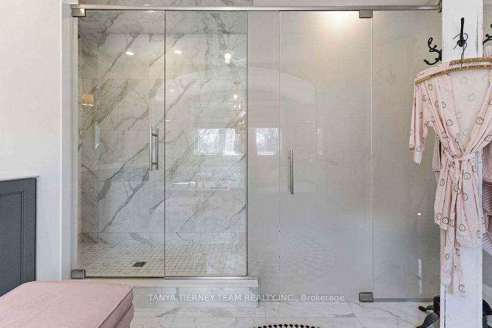 E13069702/E13069702-27.jpg