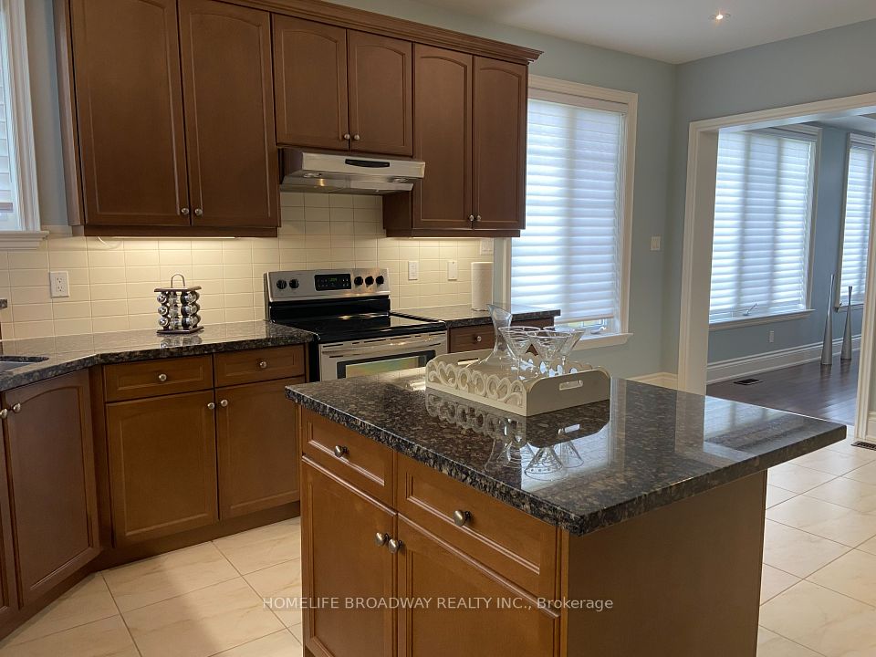 Kitchen with Centre Island